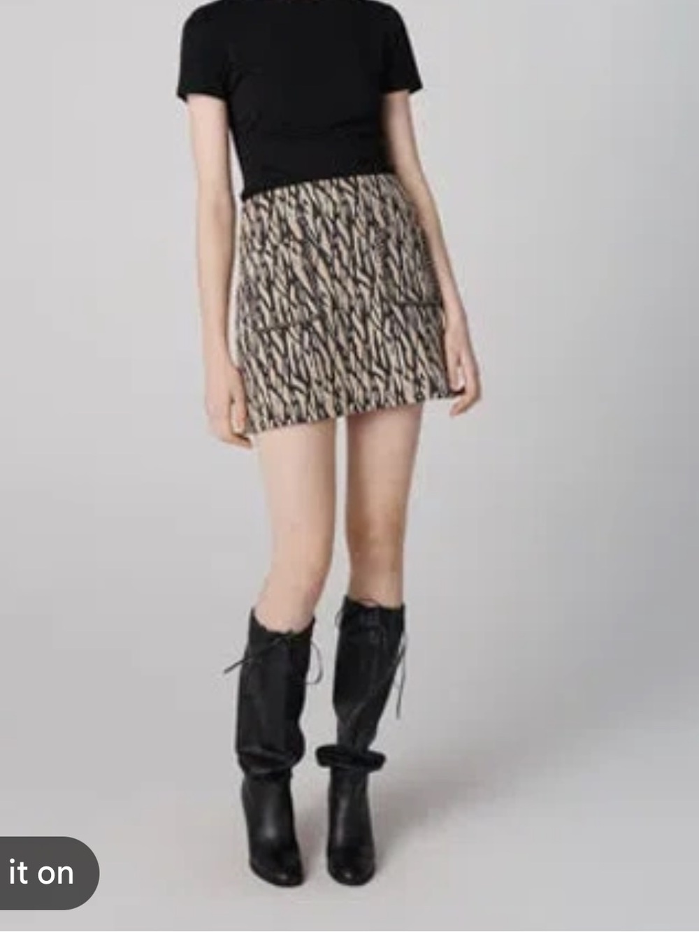 Diane Von Furstenberg Melina Black and Beige Print Mini Skirt. Size 8